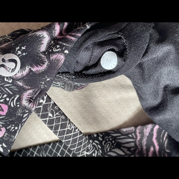 Lululemon energy bra - Picture 3 of 3